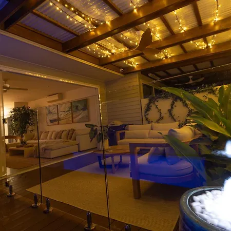 Luxury Tri-Level Duplex In Mermaid Beach - Coasthm-3